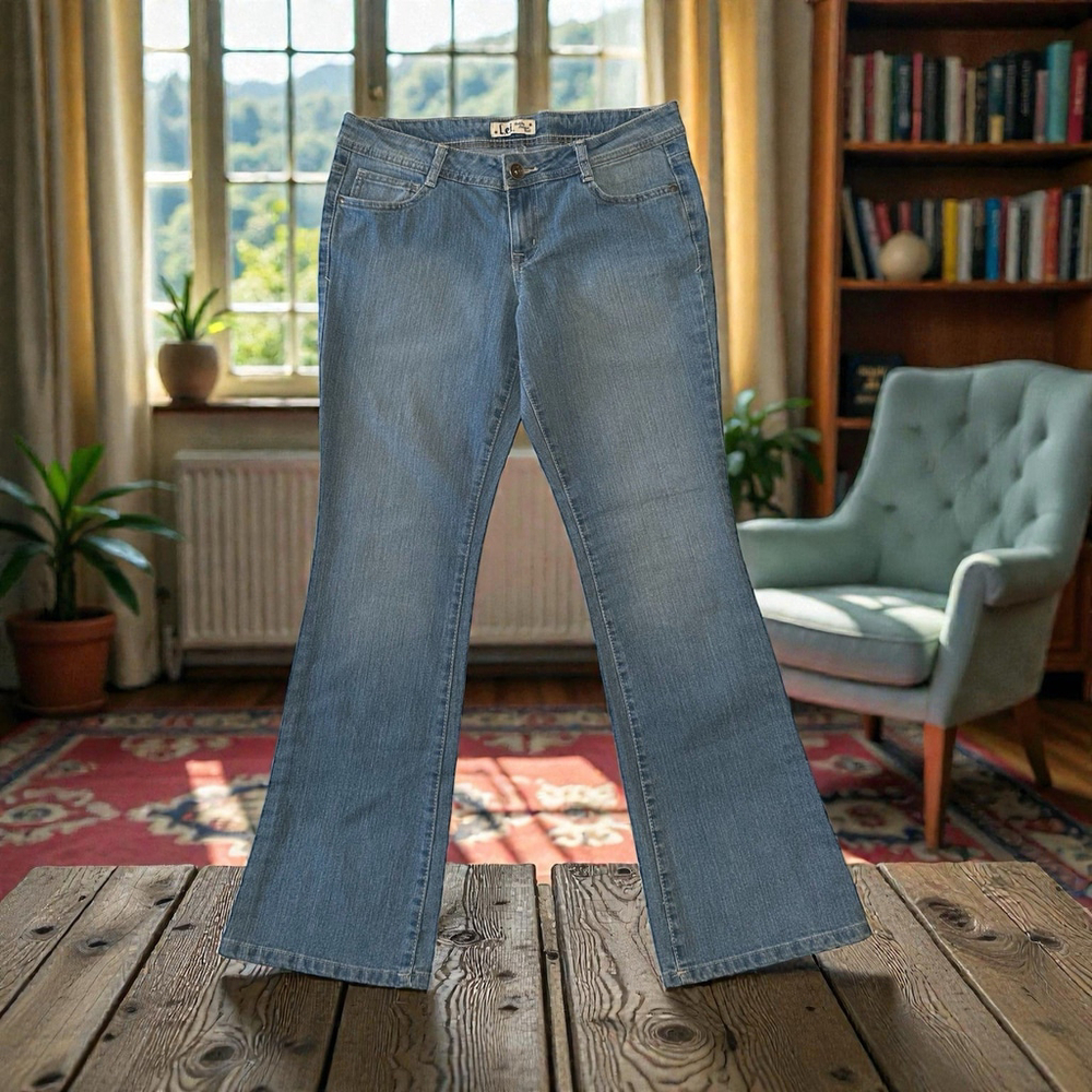 L.E.I. Ashley Louise Boot Jeans Womens Juniors 11 Light Blue Denim Bootcut
